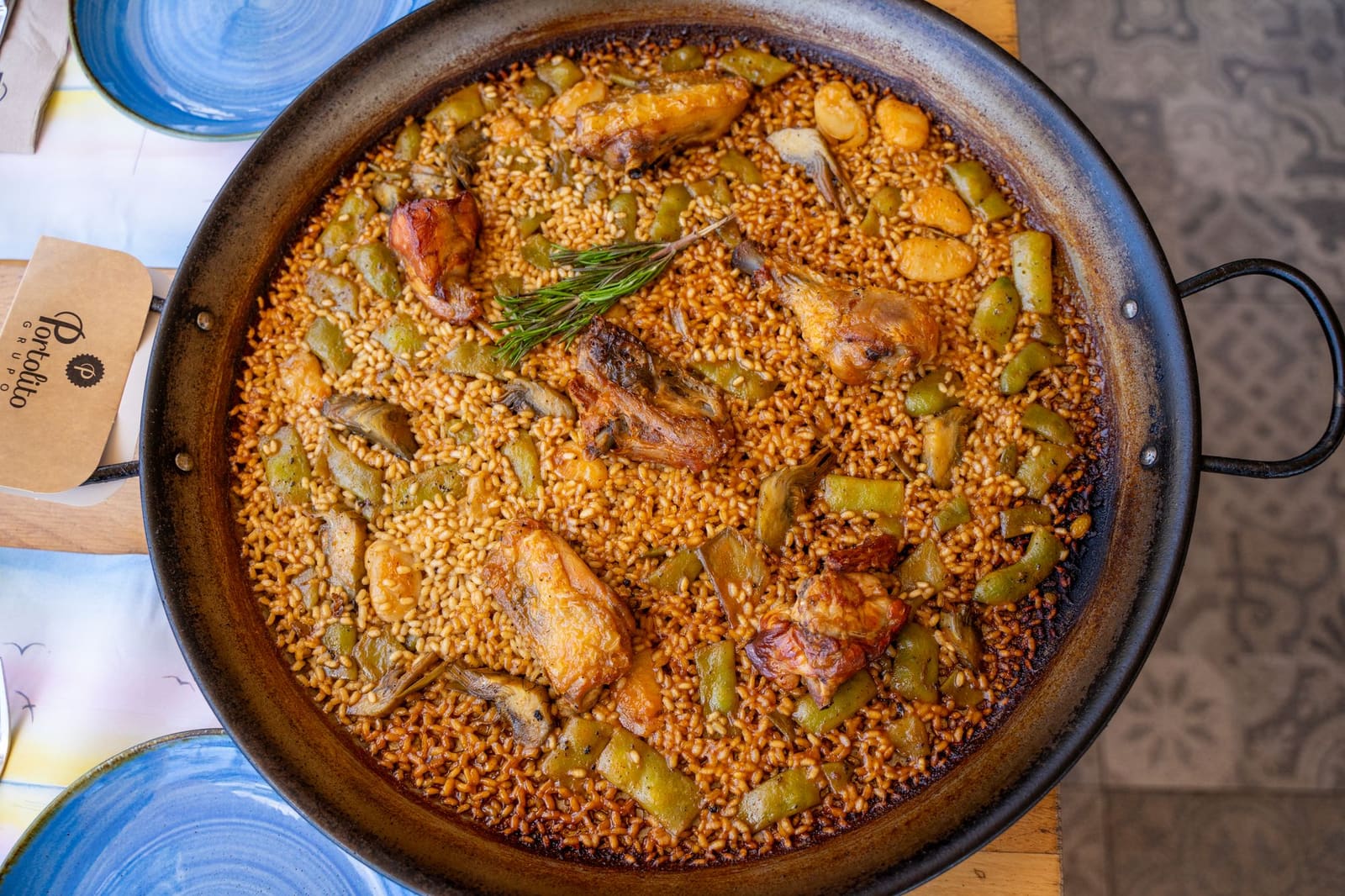 Valencian paella in its pan, seen from above